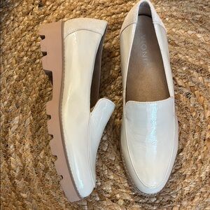 Vionic Women's Cream Loafers